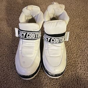 White Juicy Couture snow boots